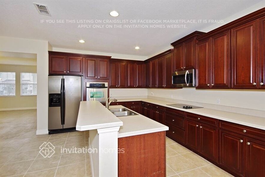 Building Photo - 10143 Malpas Point