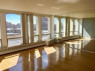 living room - 1450 E 55th Plz