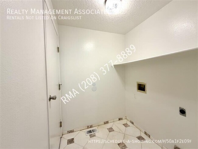 Building Photo - 2324 Yucca Pl