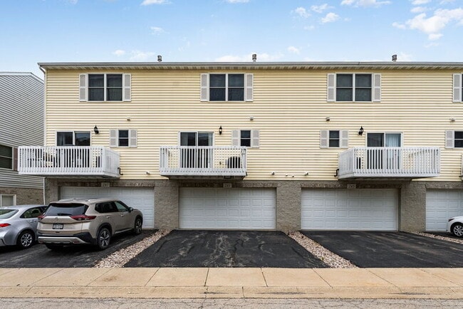 Building Photo - 243 W Klein Ave