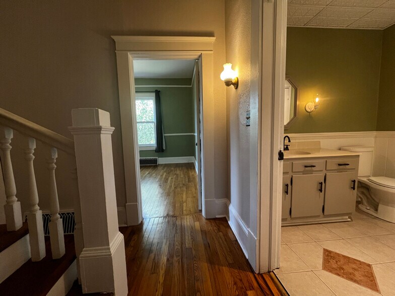 Building Photo - 628 Pisgah Dr