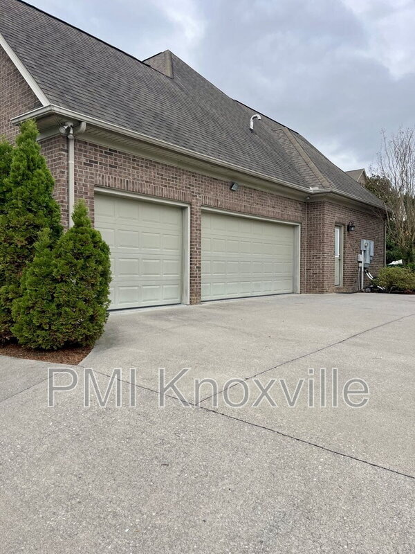 Building Photo - 4601 Ivy Rose Dr