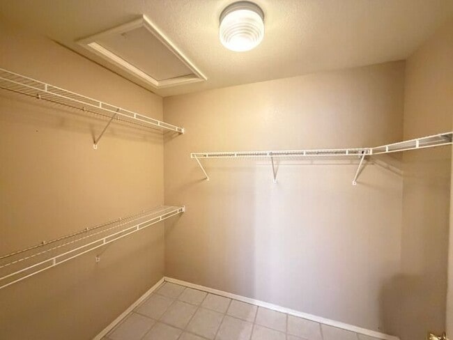 Building Photo - Carry Over Showing: This property has been shown before and will be rented to the first most qual...