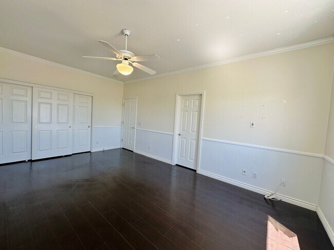 Building Photo - GORGEOUS 2 STORY HOME WITH A GRAND ENTRY &...