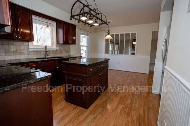 Building Photo - 8768 Tomislav St