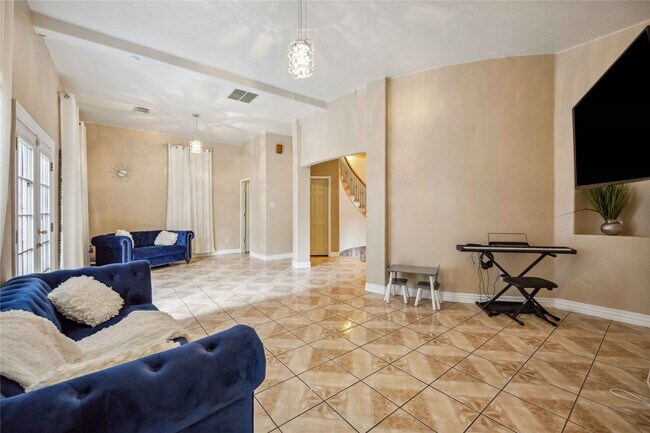 Building Photo - 5027 Creekmont Dr