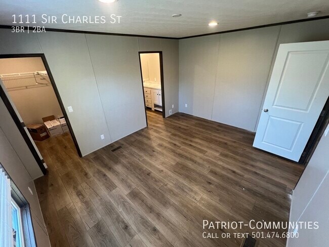 Building Photo - 1111 Sir Charles St