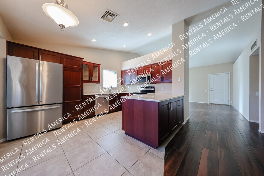 Building Photo - 4583 W Elgin St