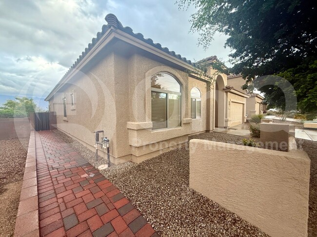 Building Photo - 11874 N Verismo Dr