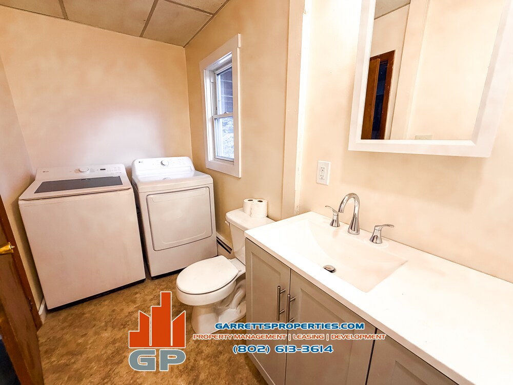 Building Photo - 36 Circle St