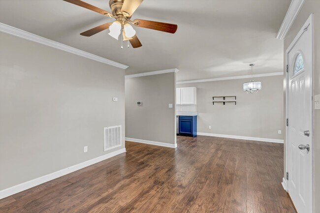 Primary Photo - 219 W Watt St
