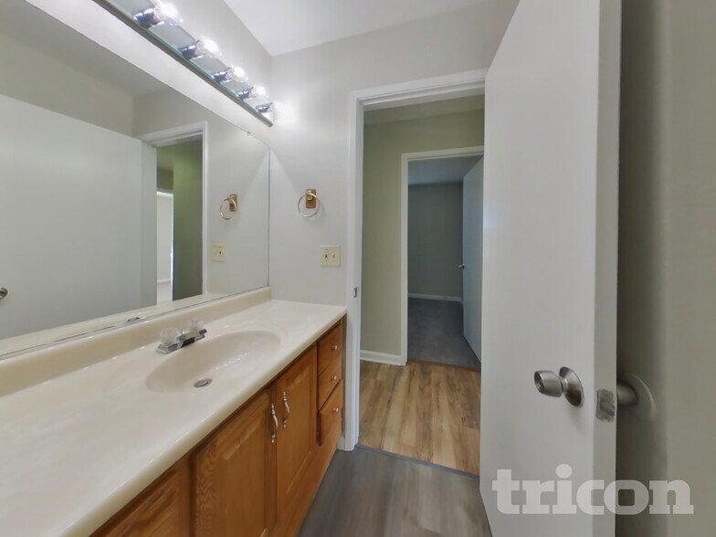 Building Photo - 816 Spoonbill Ln