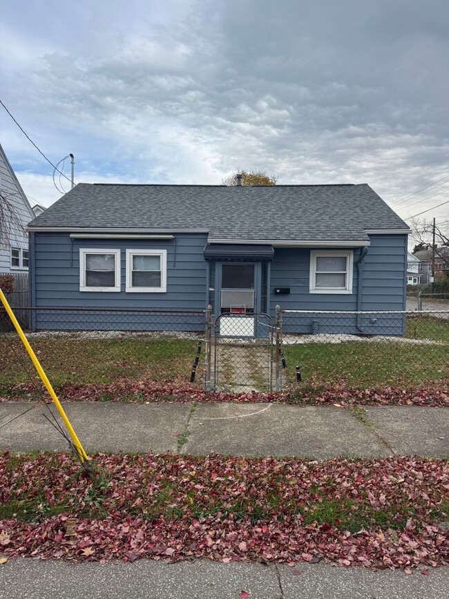 Building Photo - Newly remodeled 2 bedroom home