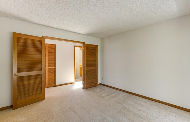 Building Photo - Prime Charbonneau Golf Community Location! 2 Bed, 2.5 Bath + Den, A/C, Washer/Dryer and Garage