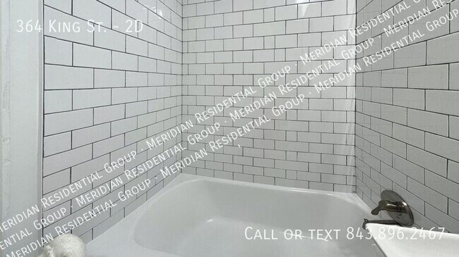 Building Photo - 364 King St