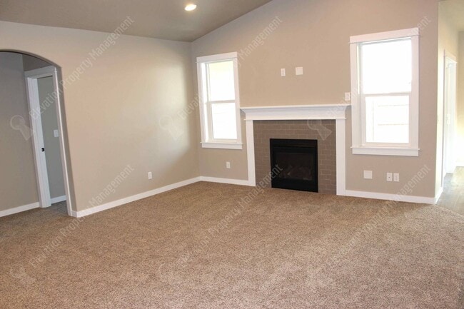 Building Photo - 3 BR home in Southeast Bend