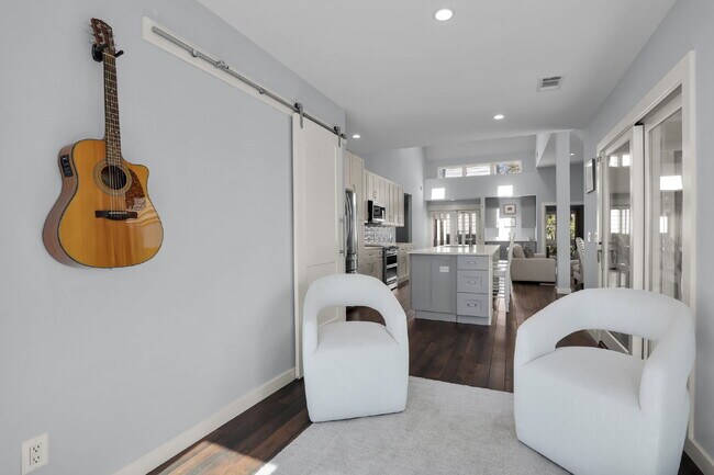 Building Photo - "Coastal Comfort Awaits: Spacious 3-Bed, 3-Bath Furnished Retreat in Moss Creek on the Marsh!"