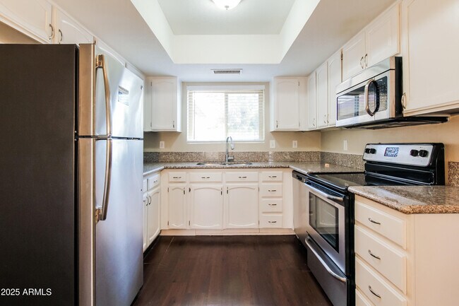 Building Photo - 16422 N 66th Dr