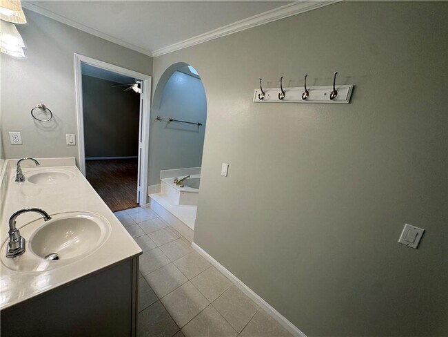 Building Photo - 3382 Somerset Trace
