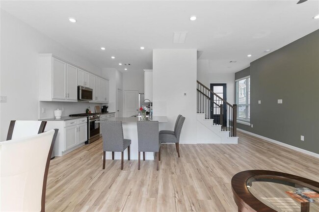 Building Photo - 21122 Rio San Jose Ct