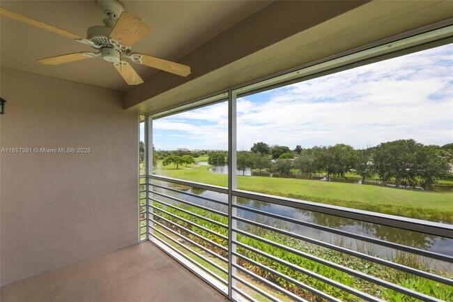 Building Photo - 2471 SW 82nd Ave