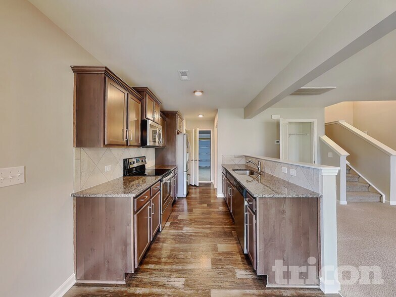 Building Photo - 1711 Sawtooth Ct