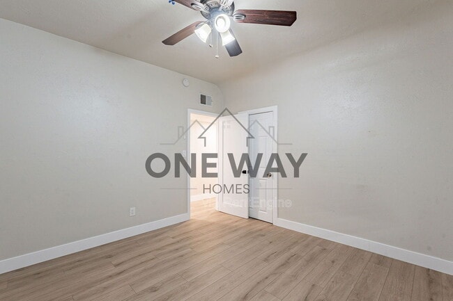 Building Photo - 745 E Pierce St