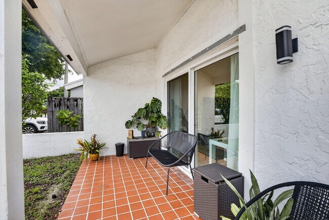 Building Photo - 16709 SW 5th Ct