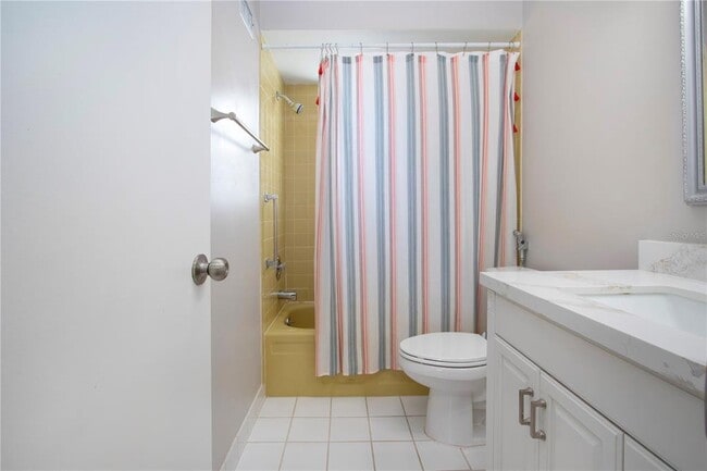 Building Photo - 802 Buttonwood Dr