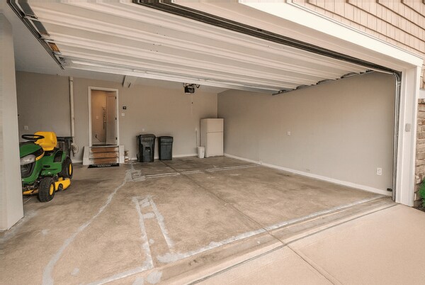 Building Photo - 240 Irongate Dr