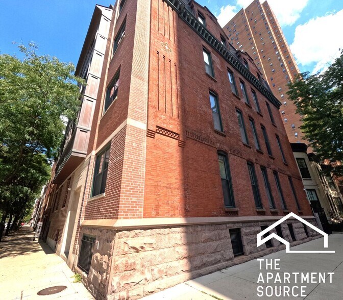 Building Photo - 851 N La Salle Dr