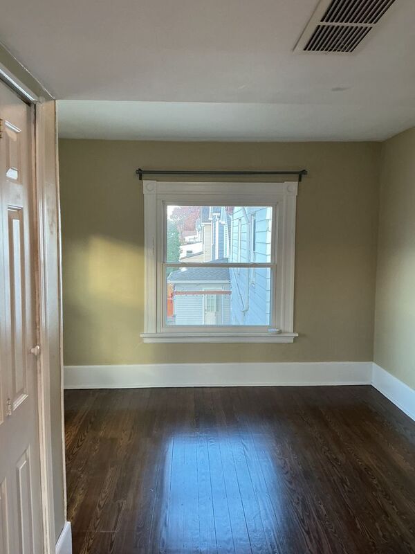 Building Photo - 2889 Markbreit Ave