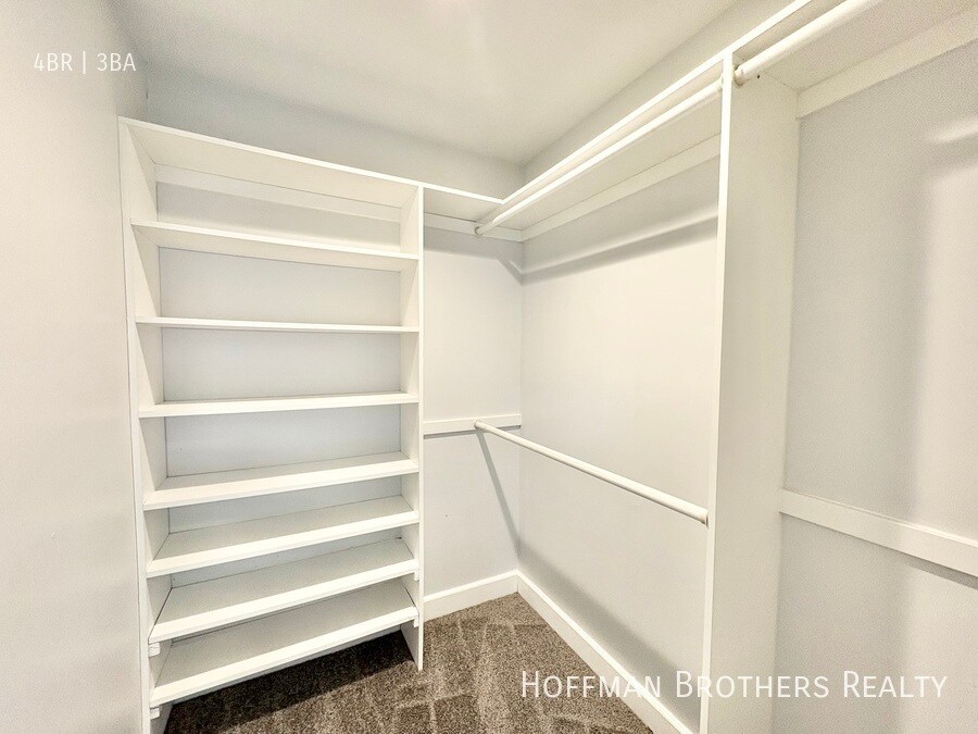 Building Photo - 6032 Romaine St