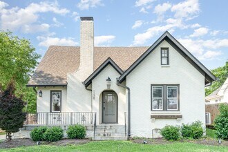 Building Photo - Charming Renovated East Nashville Home wit...