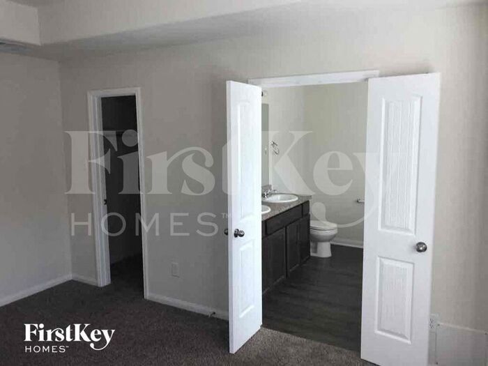 Building Photo - 6630 Blimp Base Blvd