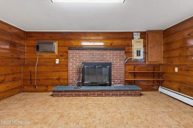 Building Photo - 150 Cloverdale Cir