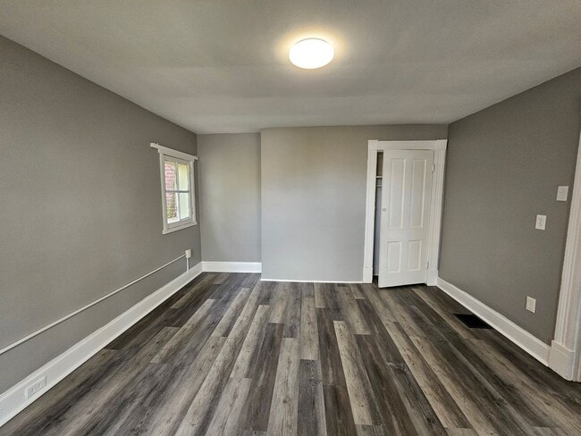 Building Photo - 2 bed 1 bath house for rent in Carrick !