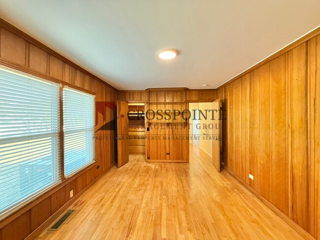 Building Photo - Charming 3 Bedroom, 2 Bathroom Home!