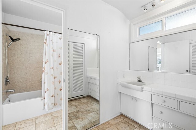 Building Photo - 121 Onyx Ave