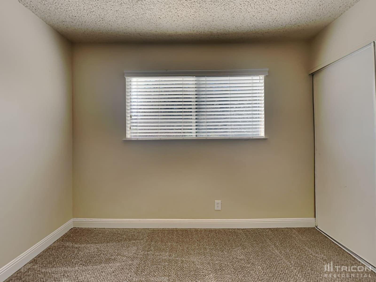Building Photo - 62 S Lake Dr
