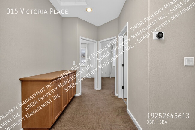 Building Photo - 315 Victoria Pl