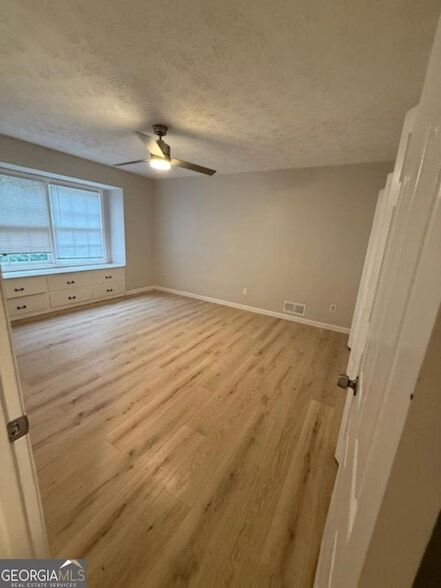Building Photo - 977 Bramwell Ln