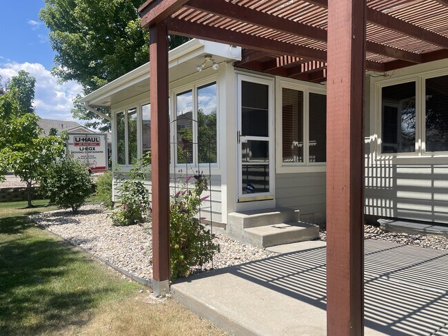 Building Photo - 1107 Hawkeye St