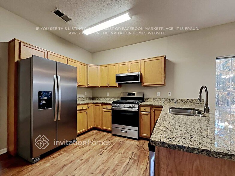 Building Photo - 5881 Newnan Ct