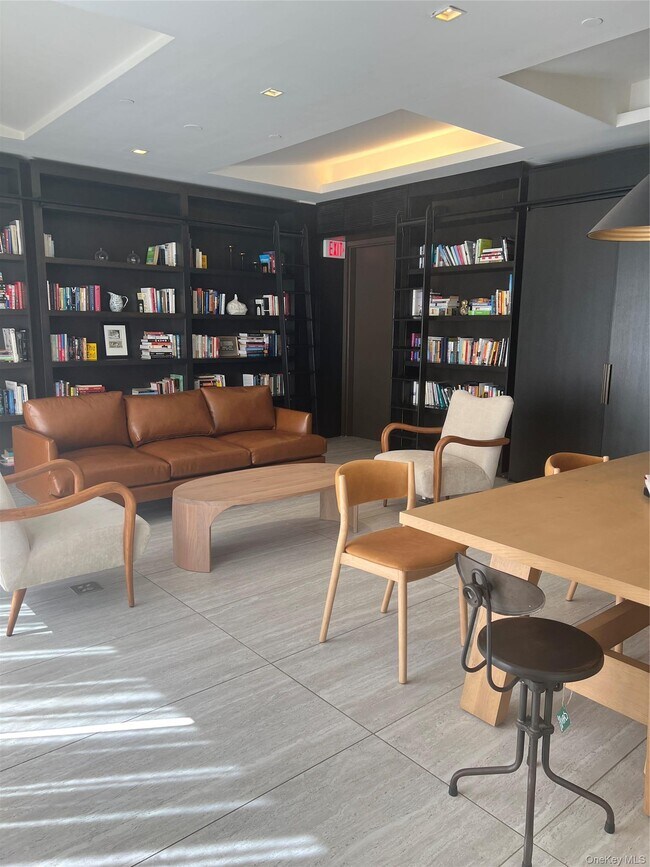 Building Photo - 11-25-25 45th Ave