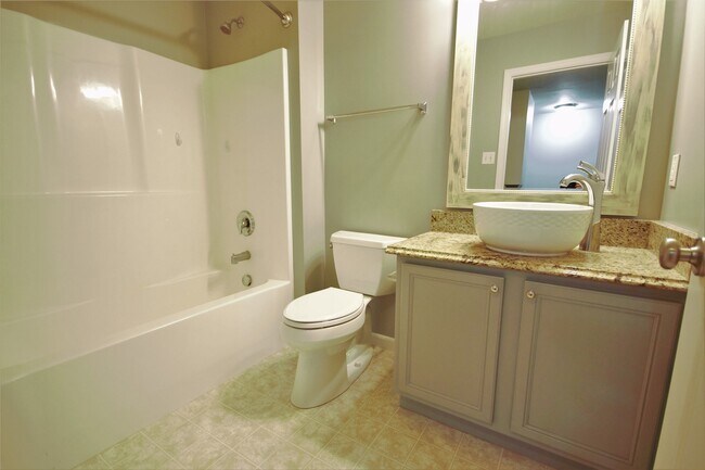 Building Photo - 236 Countryshire Dr