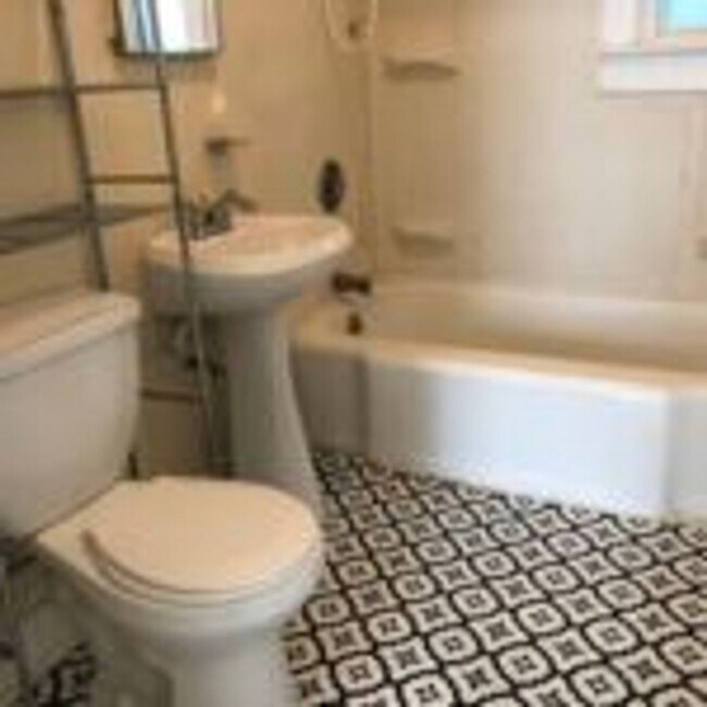 Building Photo - 2951-51A N Fratney St