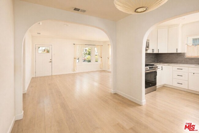 Building Photo - 4540 Catalpa St