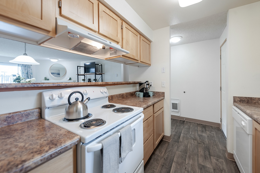 2x2 - Kitchen - Fishers Mill Apartments