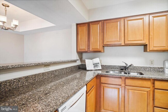 Building Photo - 5821 Inman Park Cir